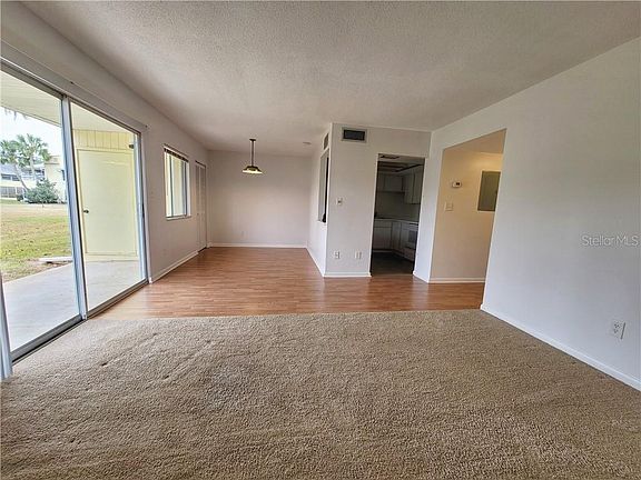 4th image of 582 Bahia Cir #A