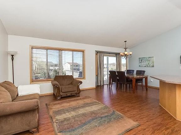 5th image of 396 Karen Ln