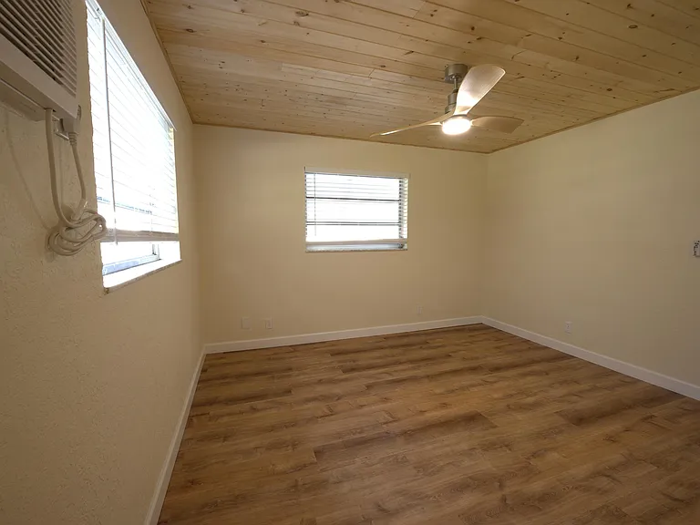 220 Lucerne Ave #4 — Photo 13