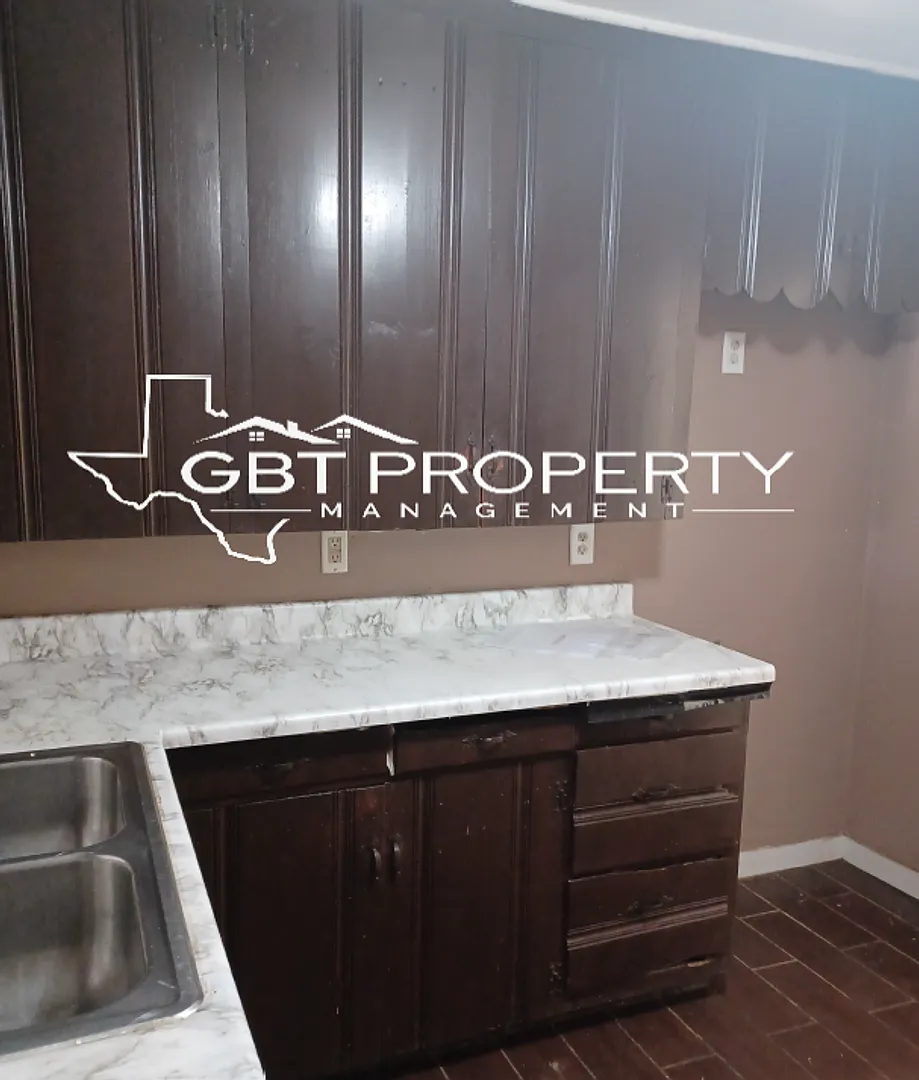 LPP - 402 Davis St — Photo 1