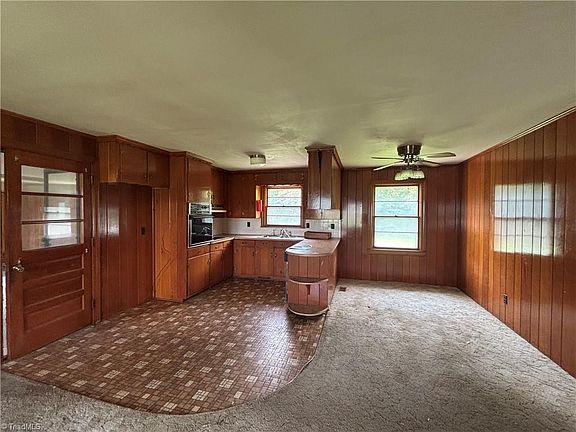 4th image of 194 Hanes Ln