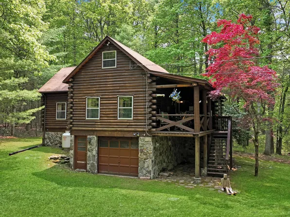 101 Tan Oak Ct, Milford, PA 18337