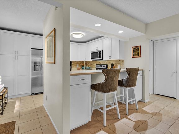 5th image of 9 Plantation Dr APT 204