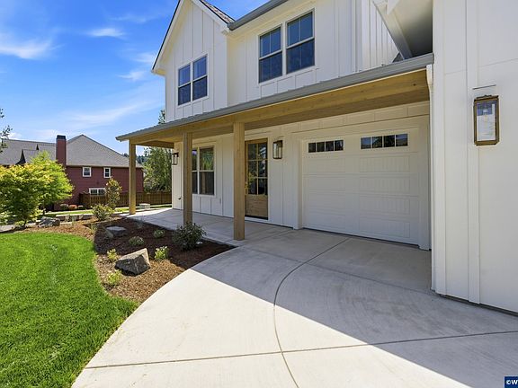 3rd image of 3814 Illahe Hill Dr S