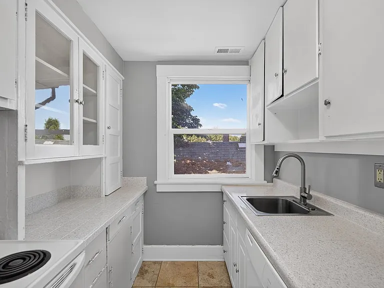 820 S J St #B — Photo 11