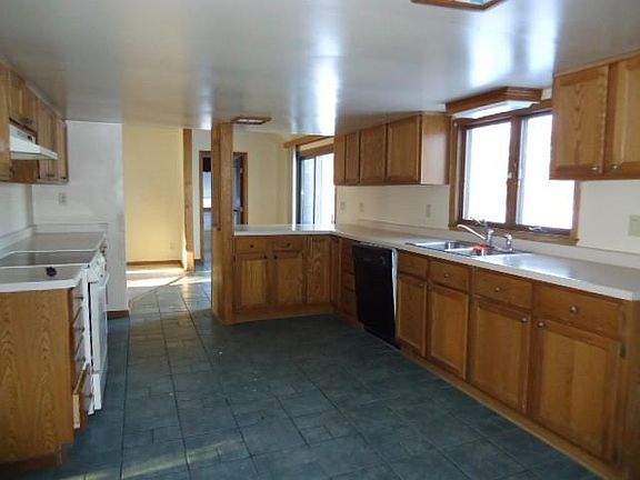 3rd image of 2822 NW River Dr