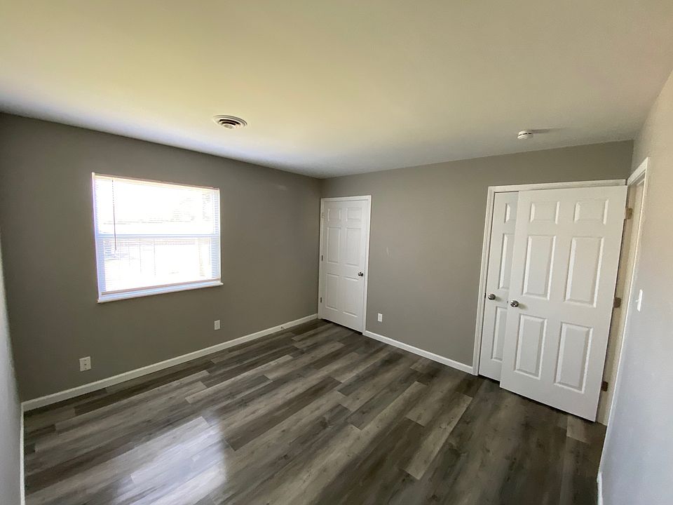 1st image of 109 Sandstone Ct