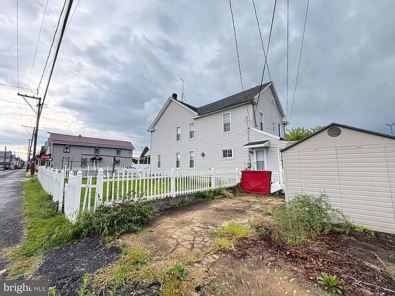 5th image of 126 Walnut St