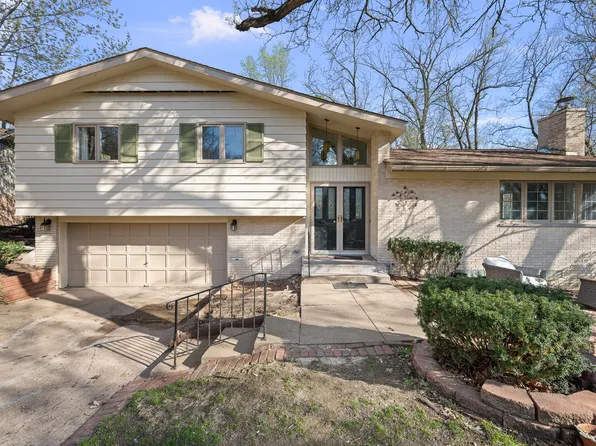 3241 29th Avenue Ct, Rock Island, IL 61201