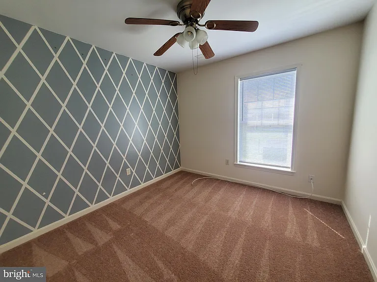 218 E North St — Photo 13
