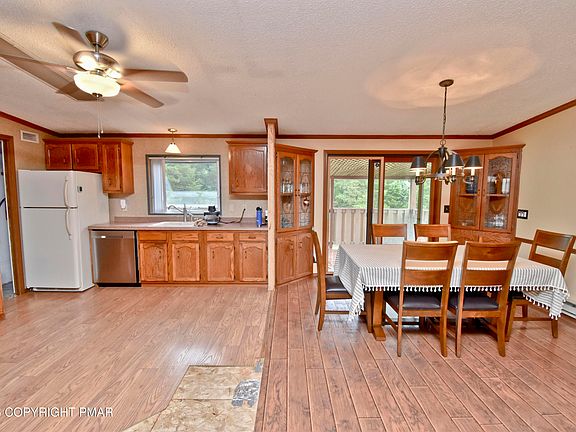 5th image of 316 Poplar Valley Rd W