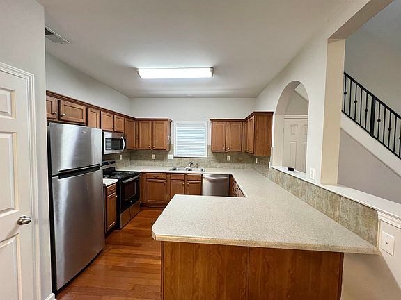 5th image of 154 Island Bluff Dr