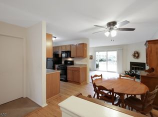 909 Spruce Hills Dr UNIT 909, Glen Gardner, NJ 08826