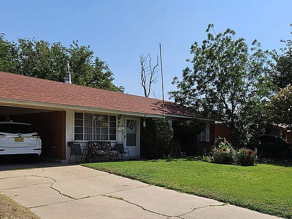 2nd image of 205 E Hervey St