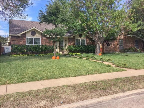 2nd image of 832 Plummer Dr