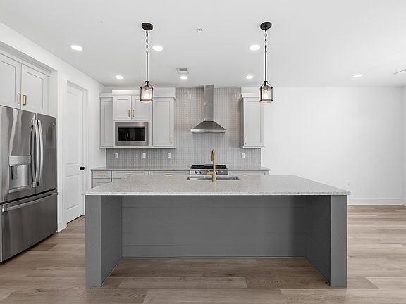 3rd image of 401 Cranford Way