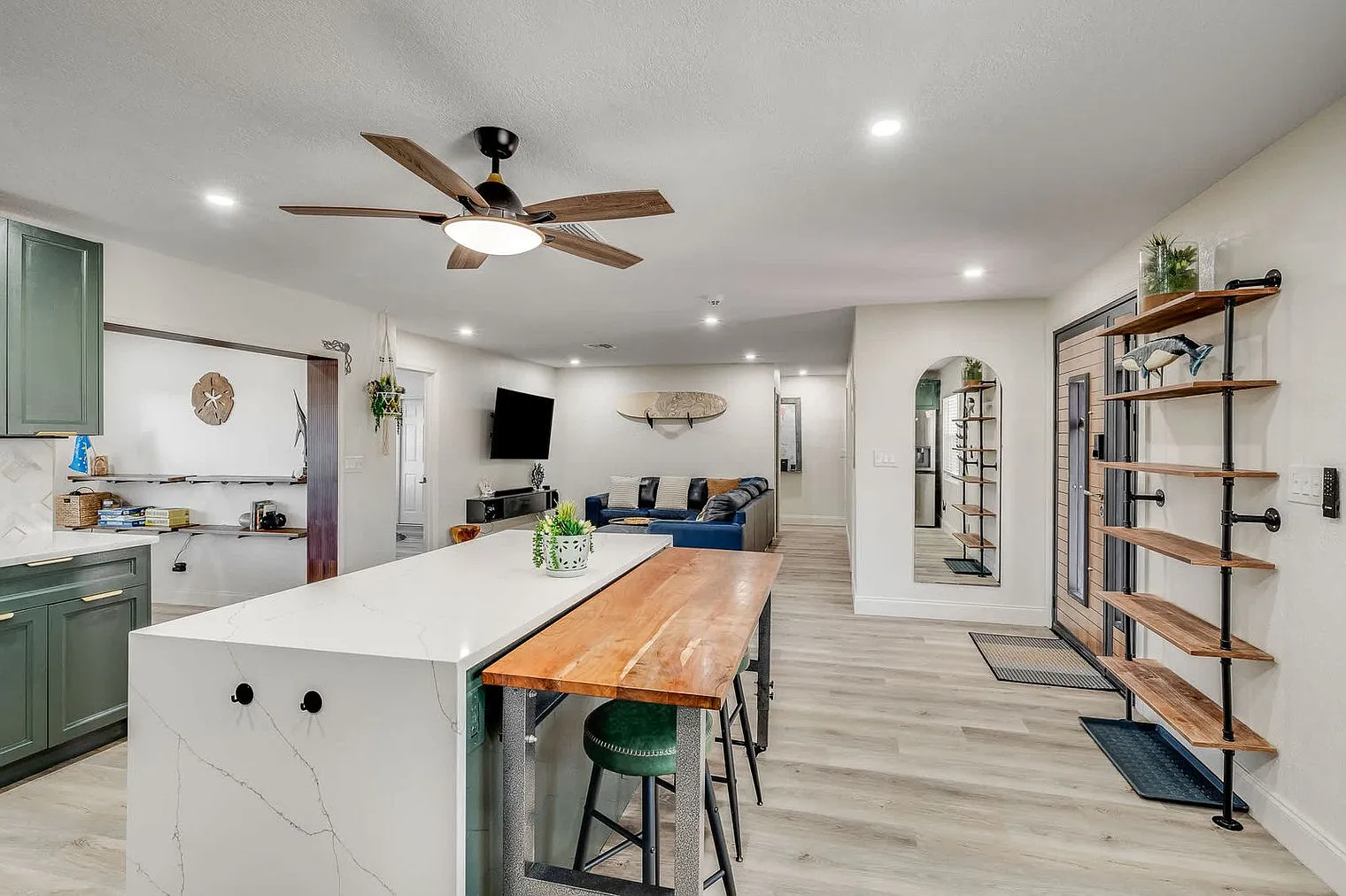 3 bed, 3.0 bath, 1614 sqft, $7,430 — Photo 1