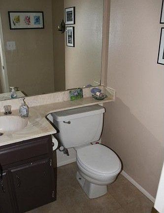 4th image of 942 E Diamond Dr