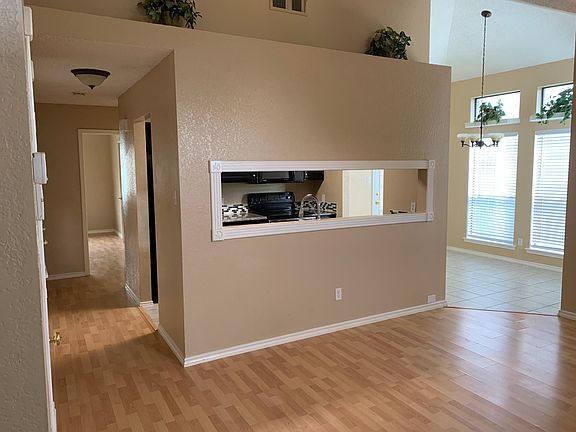 2nd image of 4620 Saint Thomas Pl