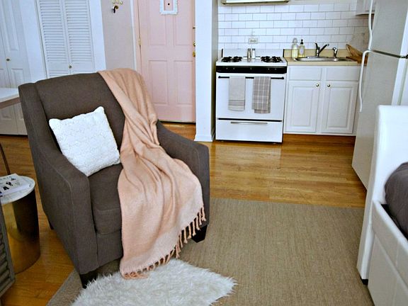 3rd image of 3508 N Wilton Ave #D2