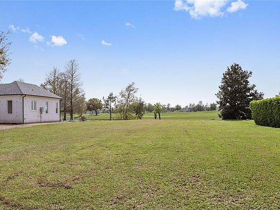 2nd image of 19 Fairway Oaks Dr