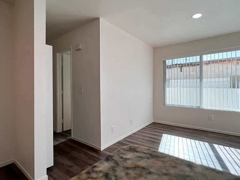 Florida Street Apartments — Photo 29