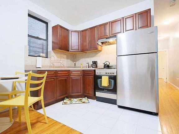 2nd image of 498 Jefferson Ave #1D
