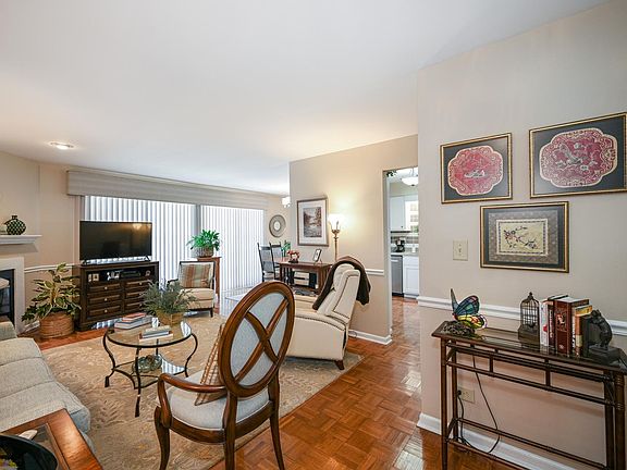 5th image of 870 Kilkenny Dr APT B