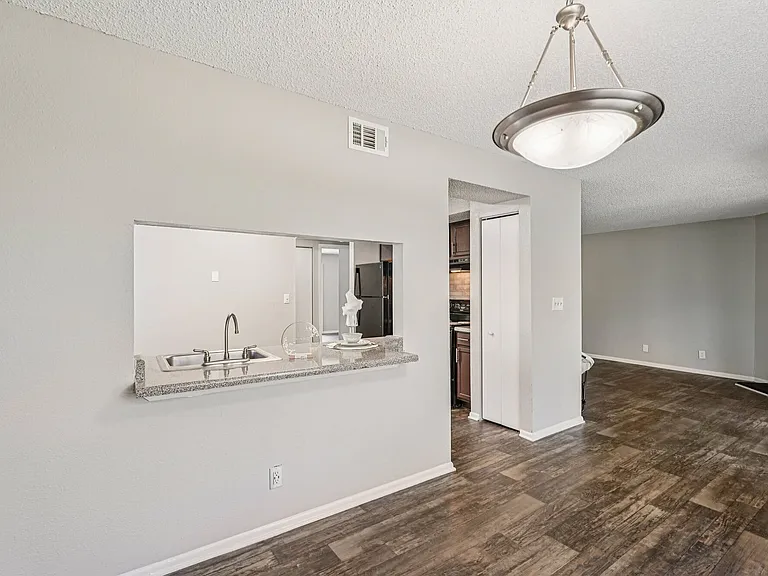 Las Palmas Apartments — Photo 87