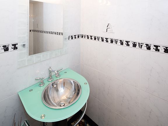 1ST FLOOR BATHROOM