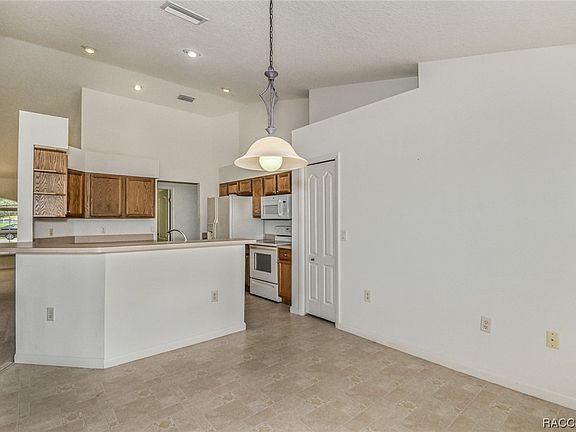 2nd image of 1140 E Whirl Away Cir