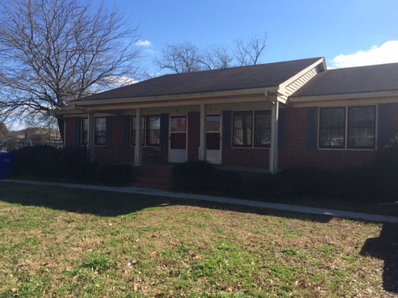 1st image of 2602-A E 3rd St