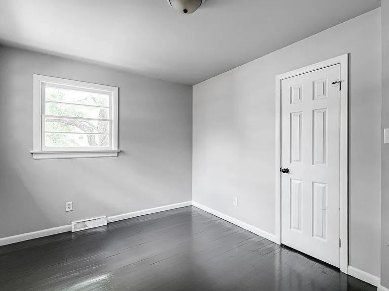 1314 Vinton St — Photo 6