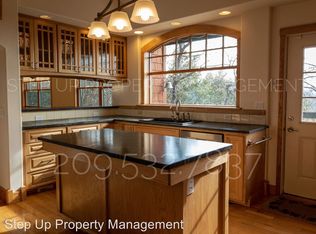 22727 Ridgemont Dr, Columbia, CA 95370