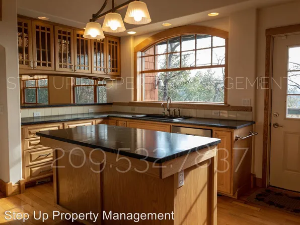 22727 Ridgemont Dr, Columbia, CA 95370