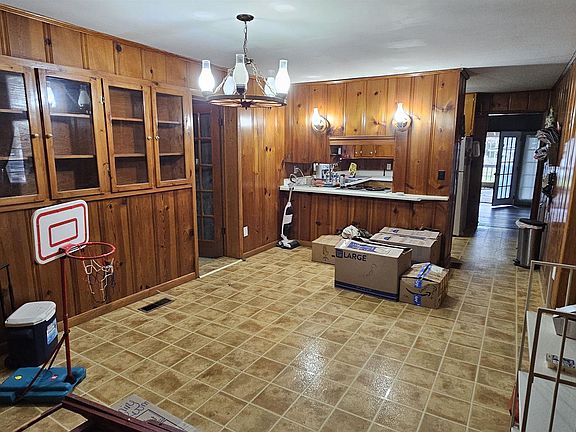 4th image of 115 Stevenson Dr