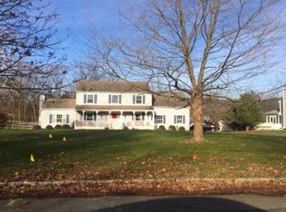 12 Cliffside Dr, Stewartsville, NJ 08886