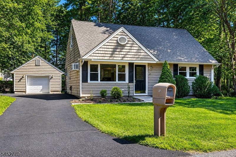 1st image of 27 Ferndale Rd