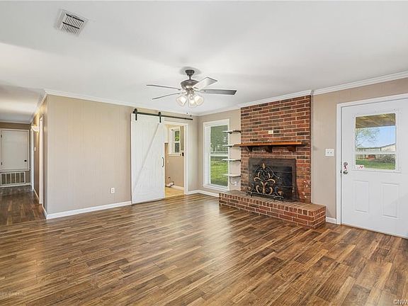 3rd image of 160 Thornton Rd
