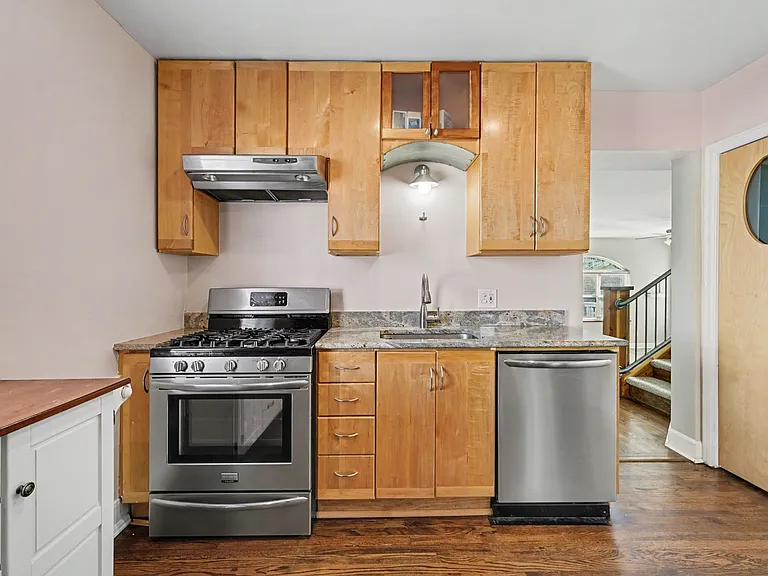 1058 Jasmine St — Photo 5