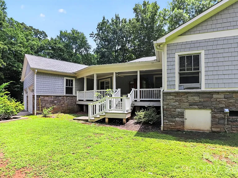 9704 Saddle Ave — Photo 31