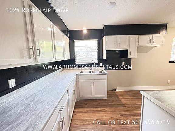 3rd image of 1024 Roseclair Dr