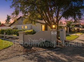 2840 W Rainbow Cir, Sarasota, FL