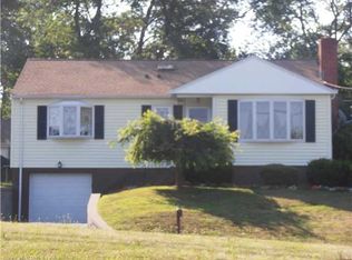 593 Jones Hill Rd, West Haven, CT 06516