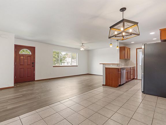 4th image of 216 Deangela Dr