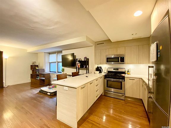 4th image of 87-10 51st Ave APT 1N