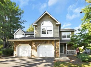 3 Stonerise Dr, Lawrence Township, NJ 08648