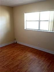2nd image of 4515 Treehouse Ln #H