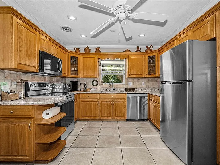 253 Park Cir S — Photo 9
