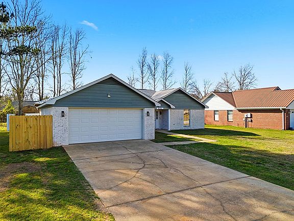 3rd image of 816 Azalea Trace Dr